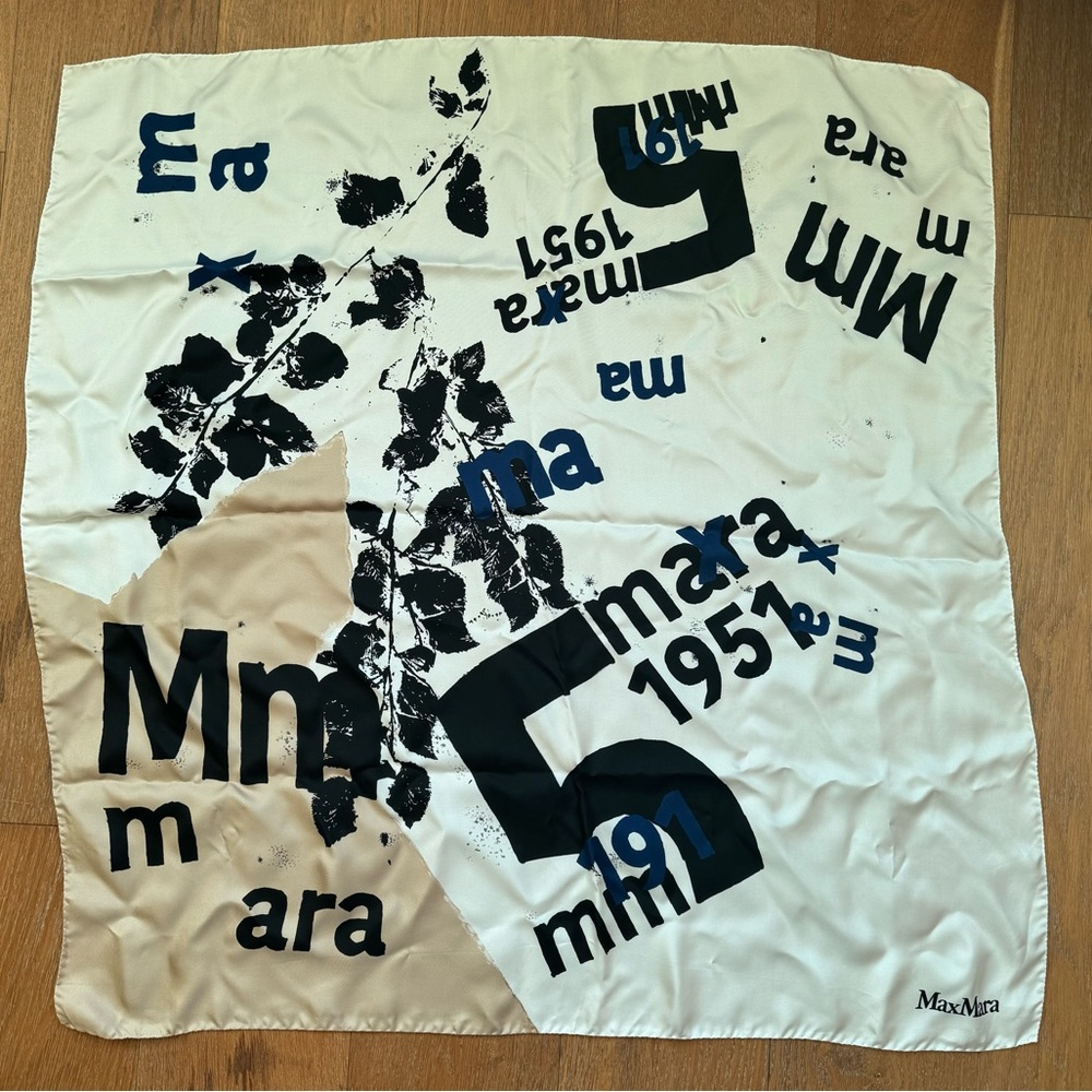 SOLD MaxMara Black and Cream Scarf